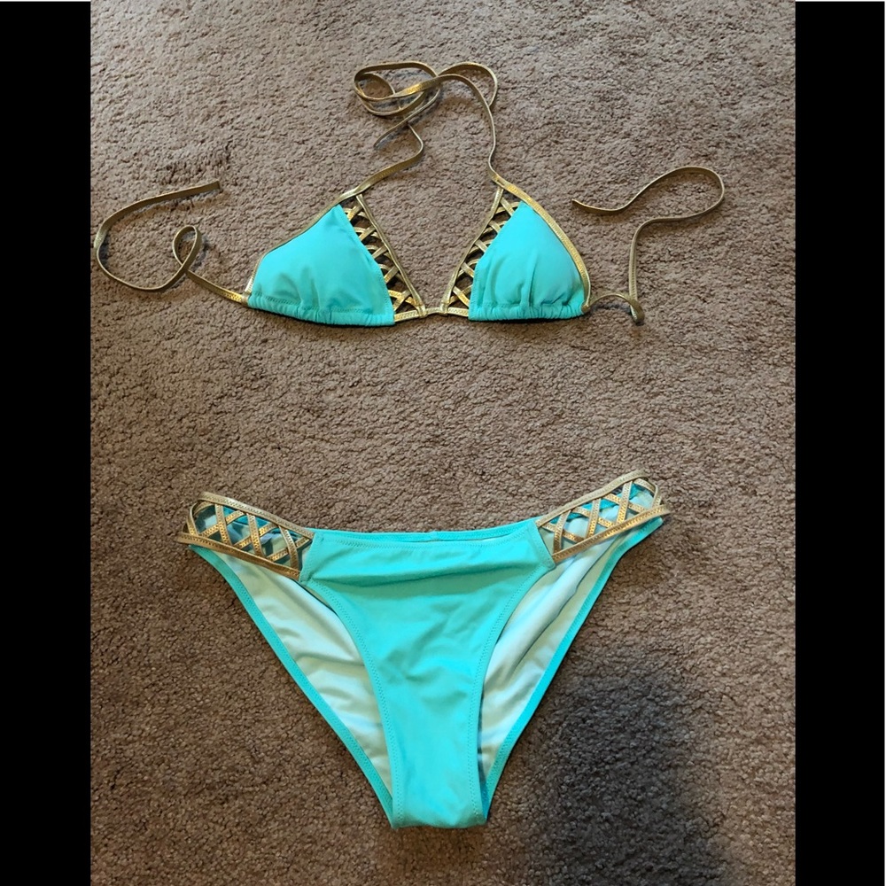 Victoria’s Secret bikini